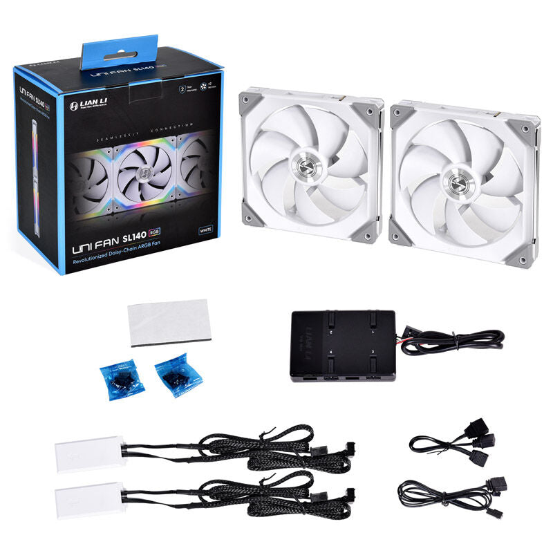 Nærbilde av kabeltilkobling på Lian Li UNI FAN SL140 ARGB PWM vifte 2-pack hvit