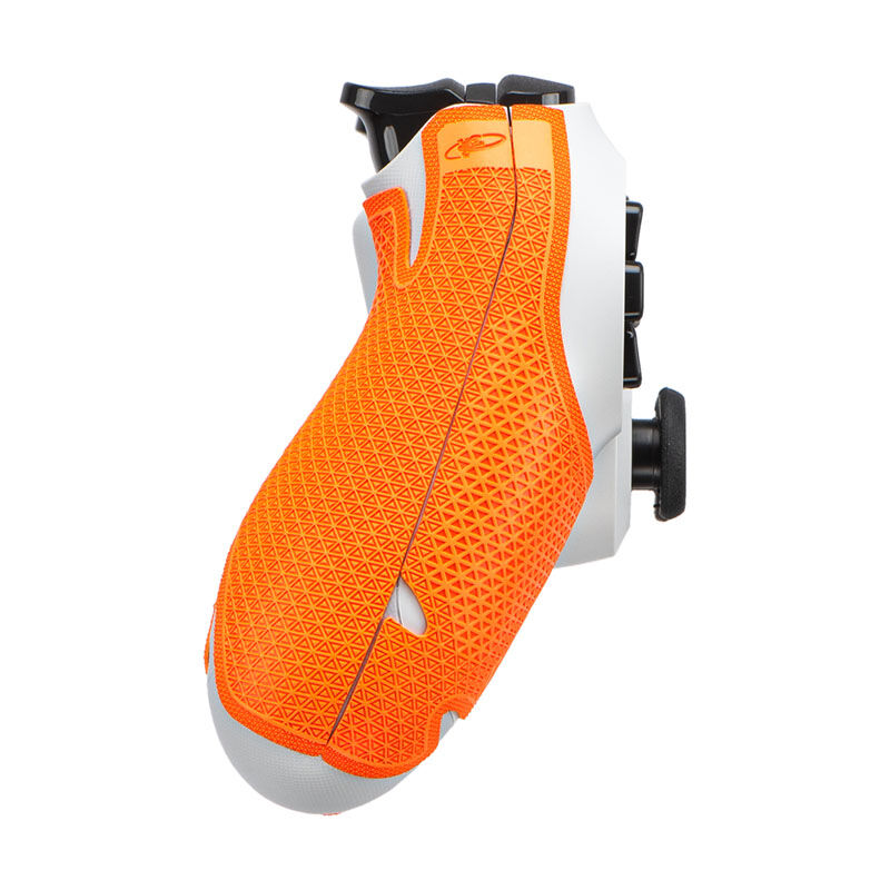 Nærbilde av tekstur på Lizard Skins PlayStation 4 kontroller-grip Tangerine