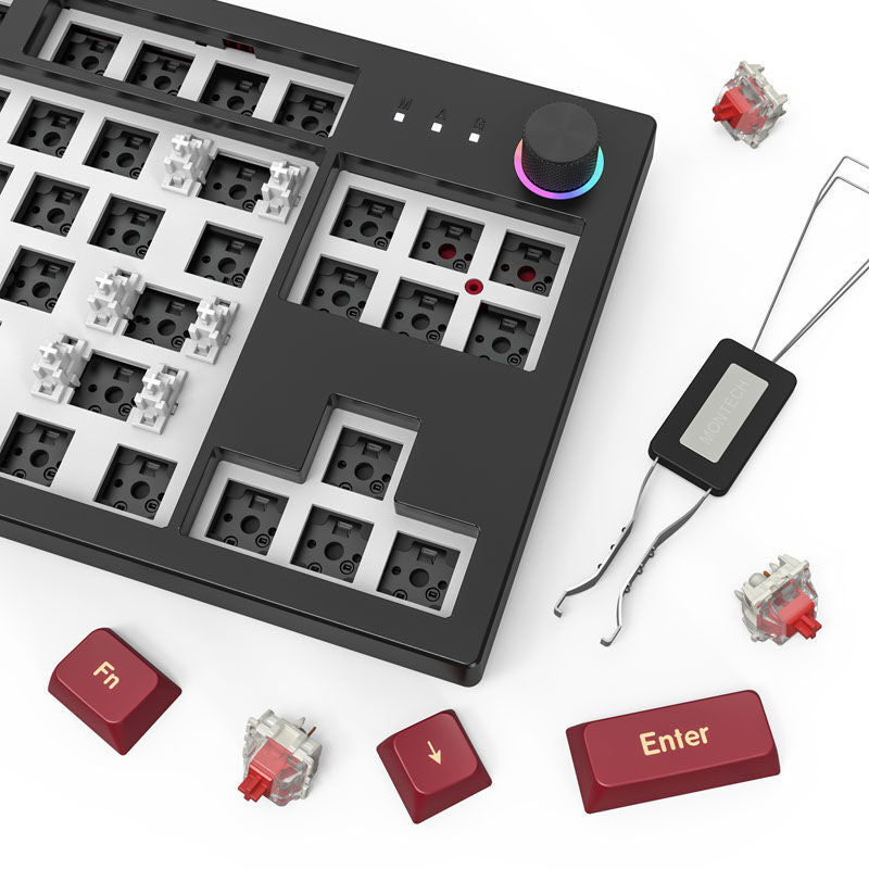 Montech MKey TKL Darkness gamingtastatur montert på skrivebord