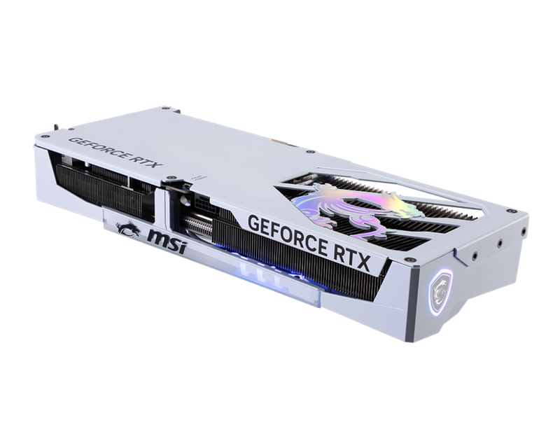 Detalj av MSI GeForce RTX 5080 Gaming Trio OC grafikkort hvit kjølesystem
