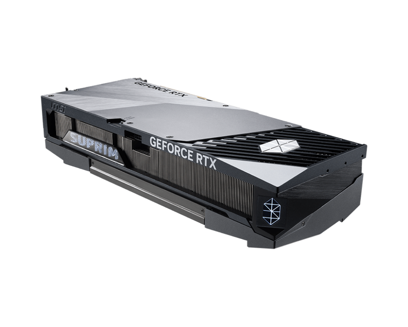 Nærbilde av MSI GeForce RTX 5080 Suprim SOC grafikkort RGB belysning