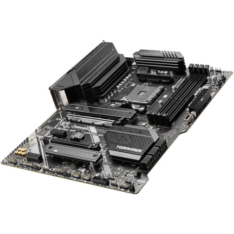 Nærbilde av PCIe- og M.2-spor på MSI MAG B550 Tomahawk Max WiFi