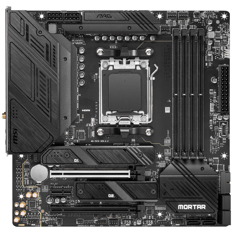 Detalj av MSI MAG B650M Mortar WiFi hovedkortets PCIe-porter