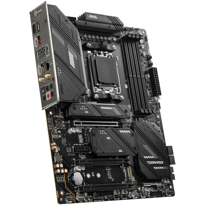 Bakside av MSI MAG X670E Tomahawk WiFi hovedkort