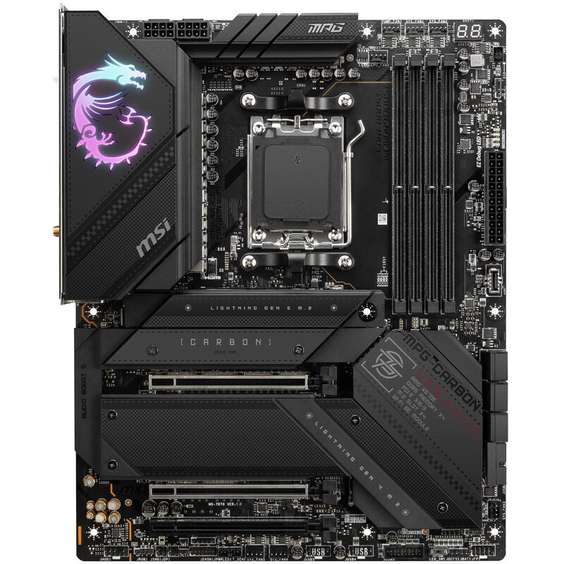 Detaljbilde av MSI MPG X670E Carbon WiFi hovedkort med koblinger