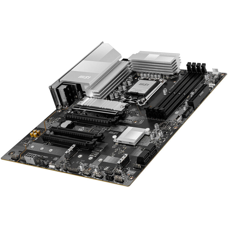 Nærbilde av PCIe-spor på MSI PRO Z890-S WIFI