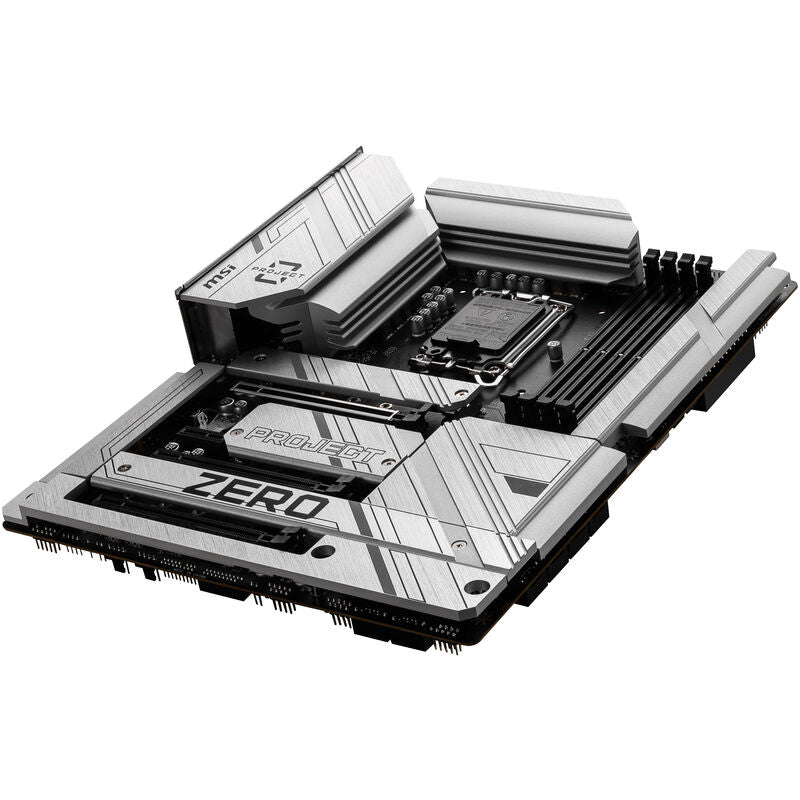 Montert MSI Z790 Project Zero hovedkort i et ATX-kabinett