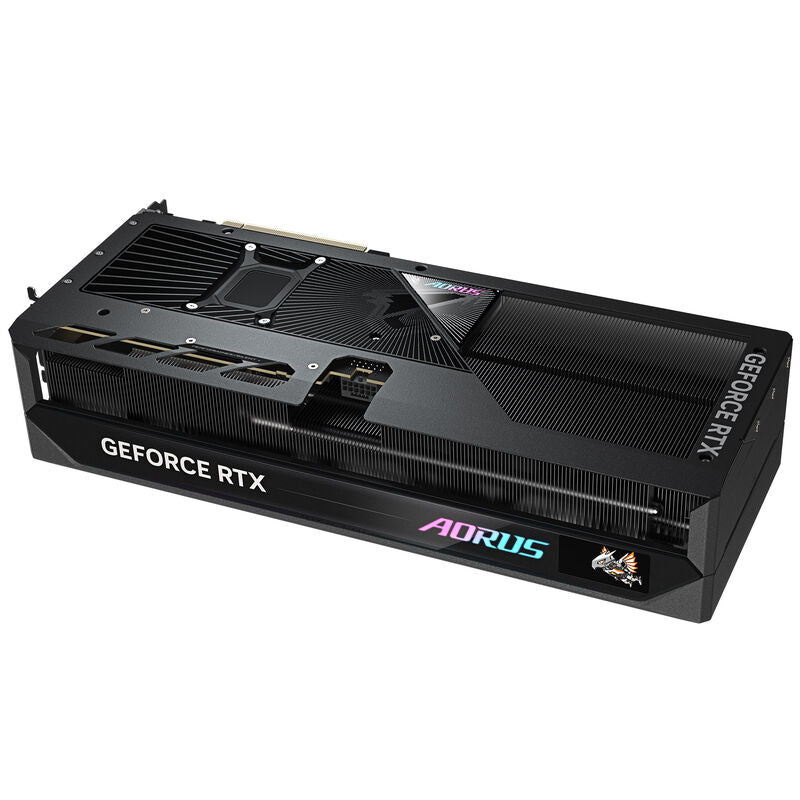 Nærbilde av kjølevifter på Gigabyte Aorus RTX 5080 Master grafikkort
