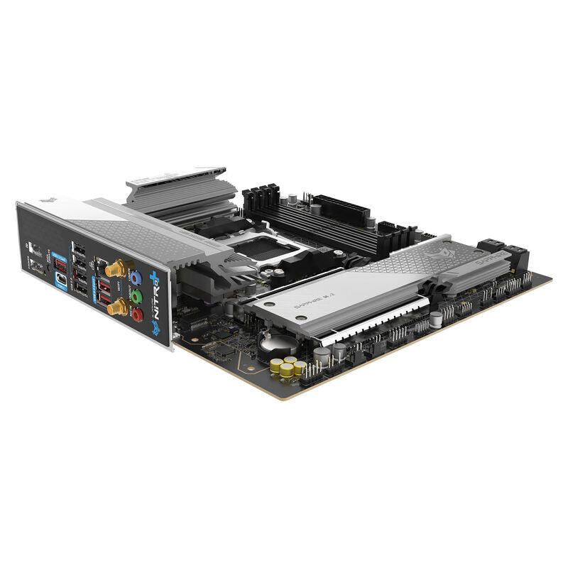 Nærbilde av M.2 slotter på Sapphire Nitro+ B850M WiFi