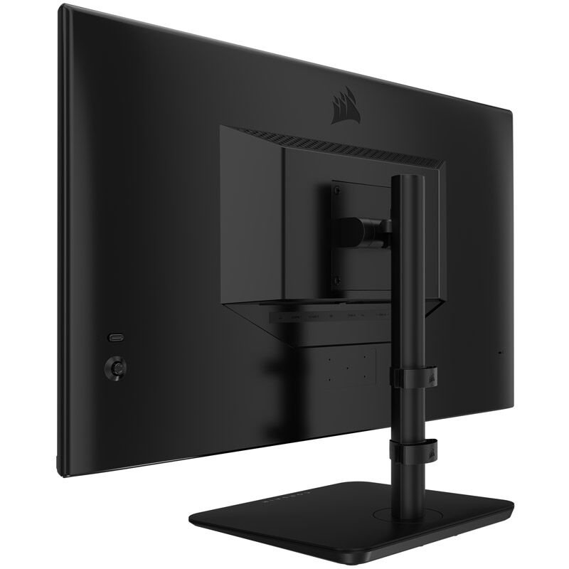 Nærbilde av tilkoblinger på Corsair XENEON 32UHD144-A 32" gamingskjerm