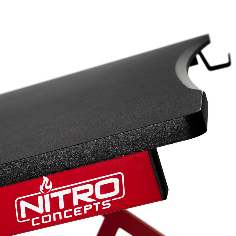 Oversikt over Nitro Concepts D12 gamingpult svart/rød design