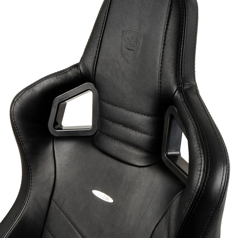 noblechairs EPIC gamingstol ekte skinn svart 4D nærbilde av armstøtte