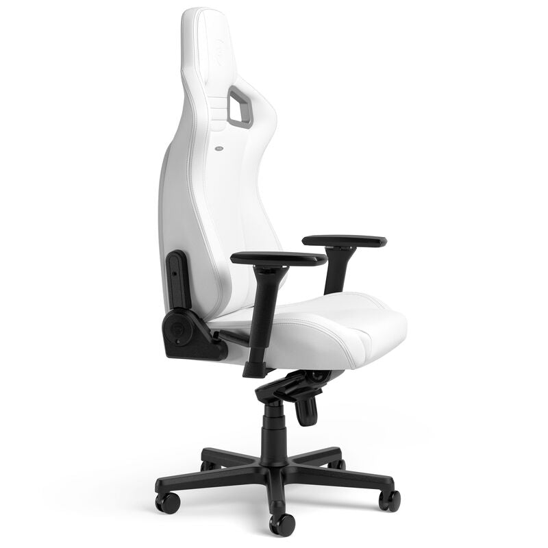 noblechairs EPIC gamingstol White Edition montert i gamingrom