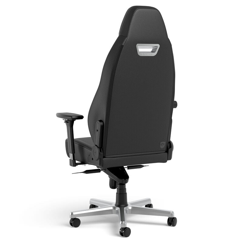noblechairs LEGEND gamingstol Silver Edition PU-lær montert i gamingoppsett