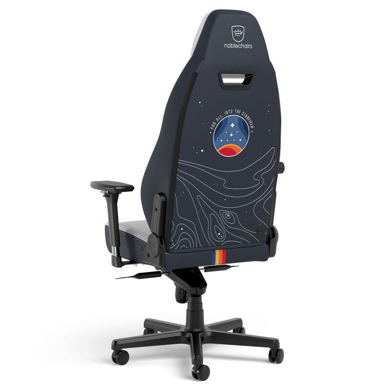 noblechairs LEGEND gamingstol Starfield Edition hvit/blå montert i spillrom