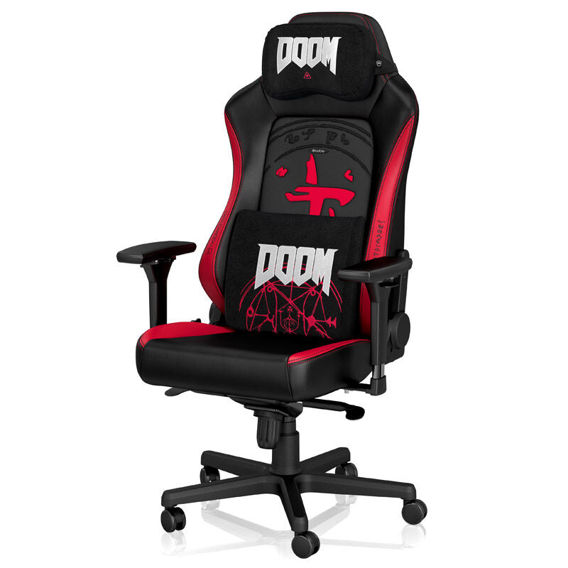 noblechairs Memory Foam putesett DOOM Edition montert på stol