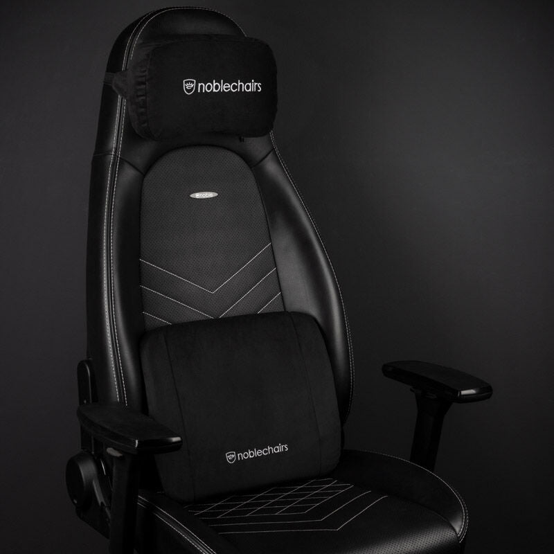 noblechairs Memory Foam putesett svart montert på stol