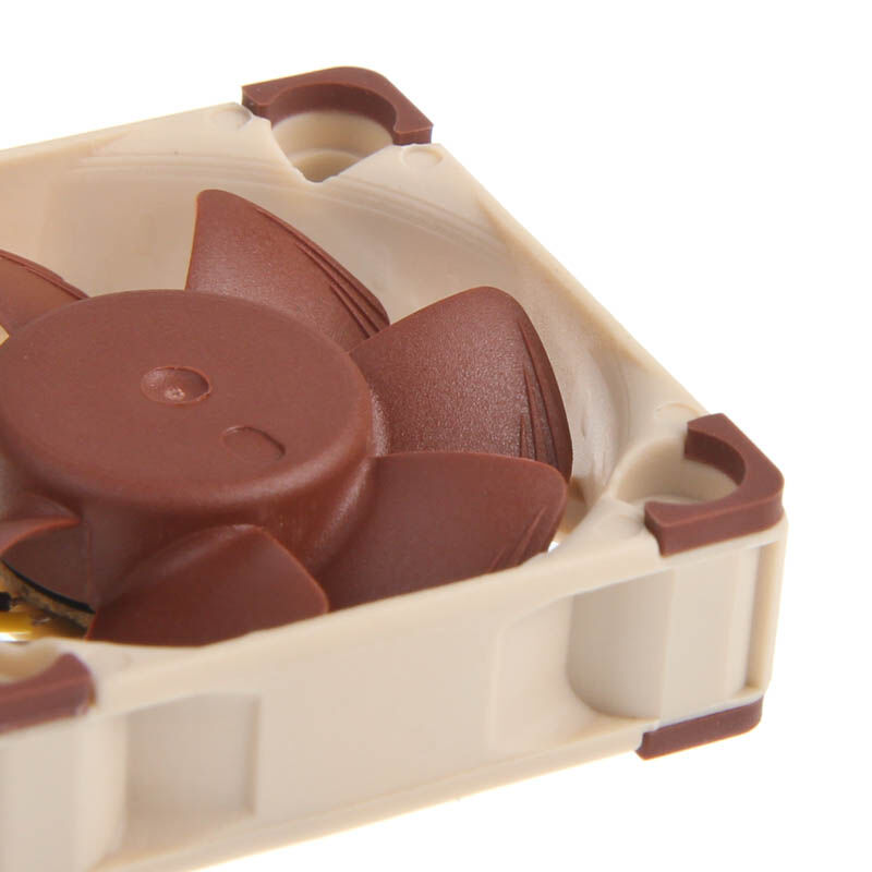 Detalj av Noctua NF-A4x10 FLX vifte 40 mm