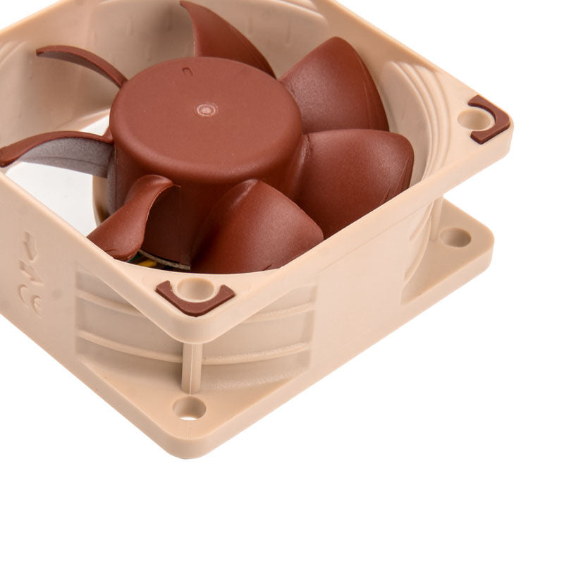 Detalj av Noctua NF-A6x25 PWM vifte 60 mm stillegående