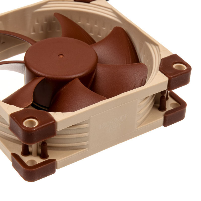 Noctua NF-A8 5V PWM vifte 80 mm detalj av blader