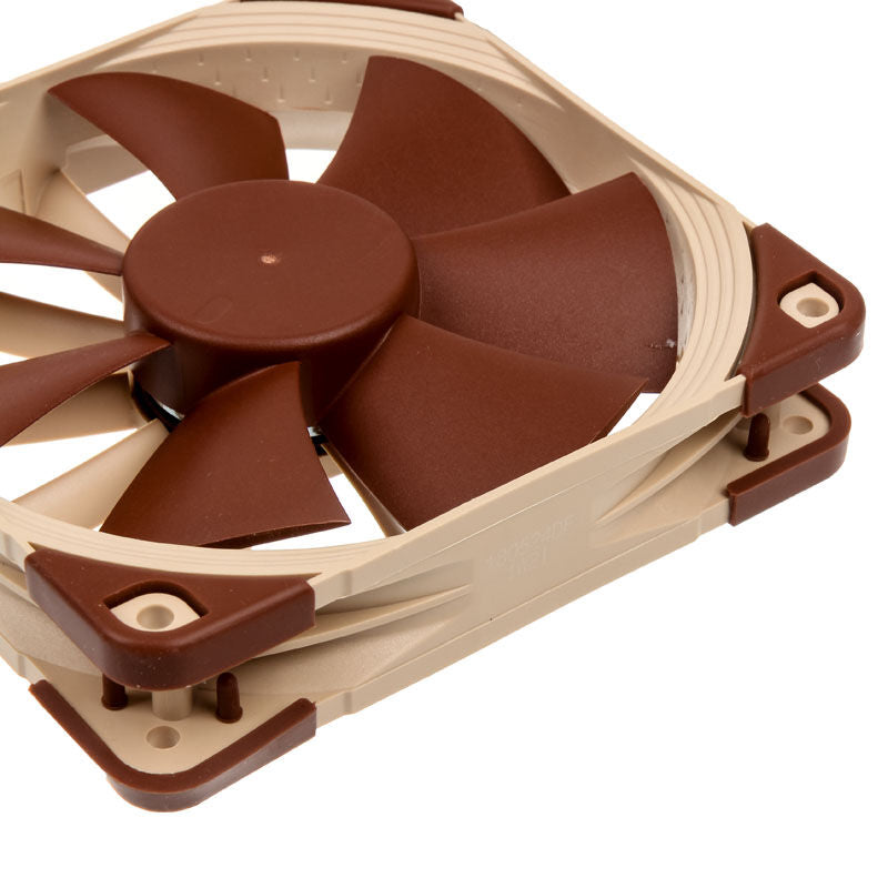 Noctua NF-F12 5V vifte 120 mm detalj av rotorblader