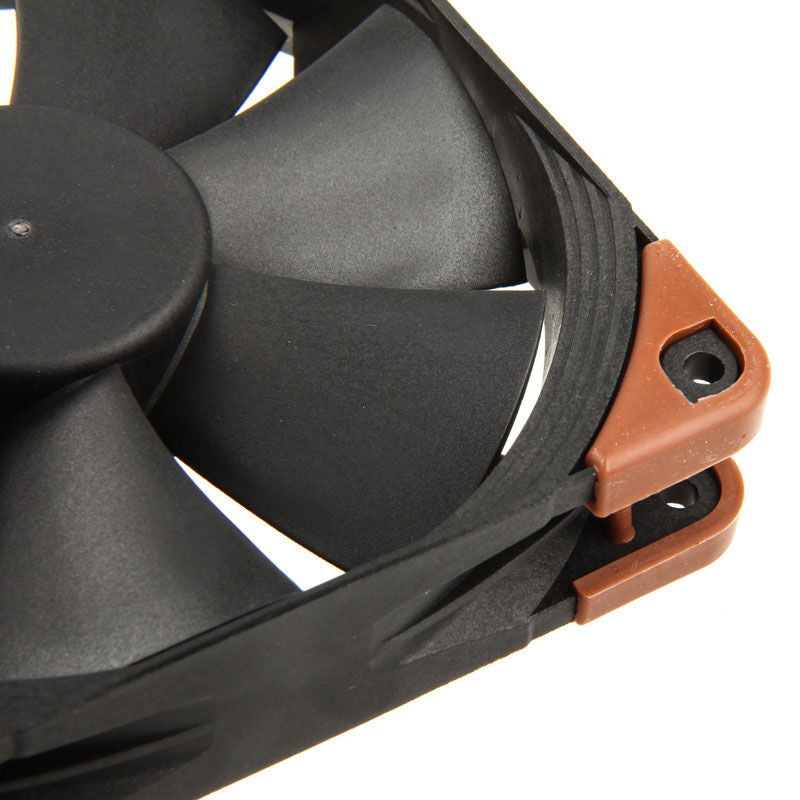 Detalj av Noctua NF-F12 industrialPPC-3000 PWM vifte 120 mm svart