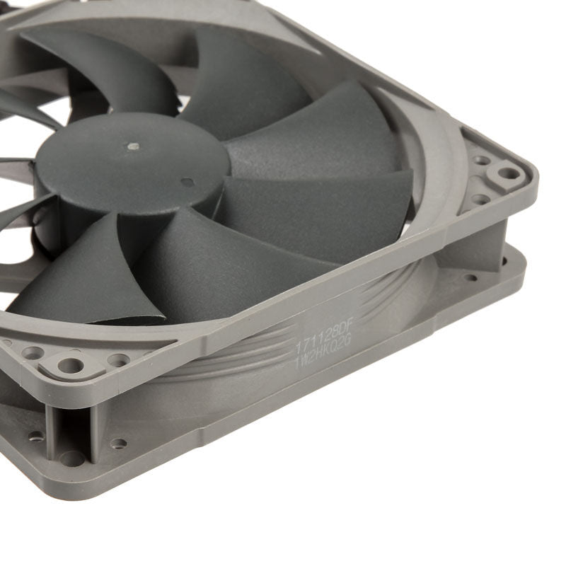 Noctua NF-P12 redux-1700 PWM vifte 120 mm detalj av vifteblader