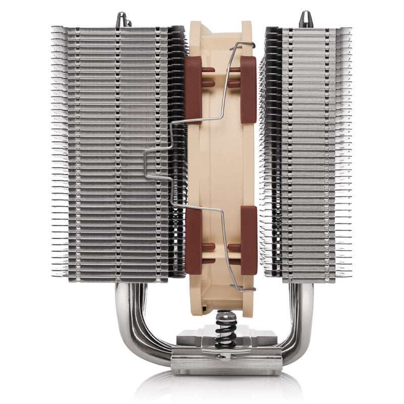 Noctua NH-D12L CPU-kjøler montert i PC