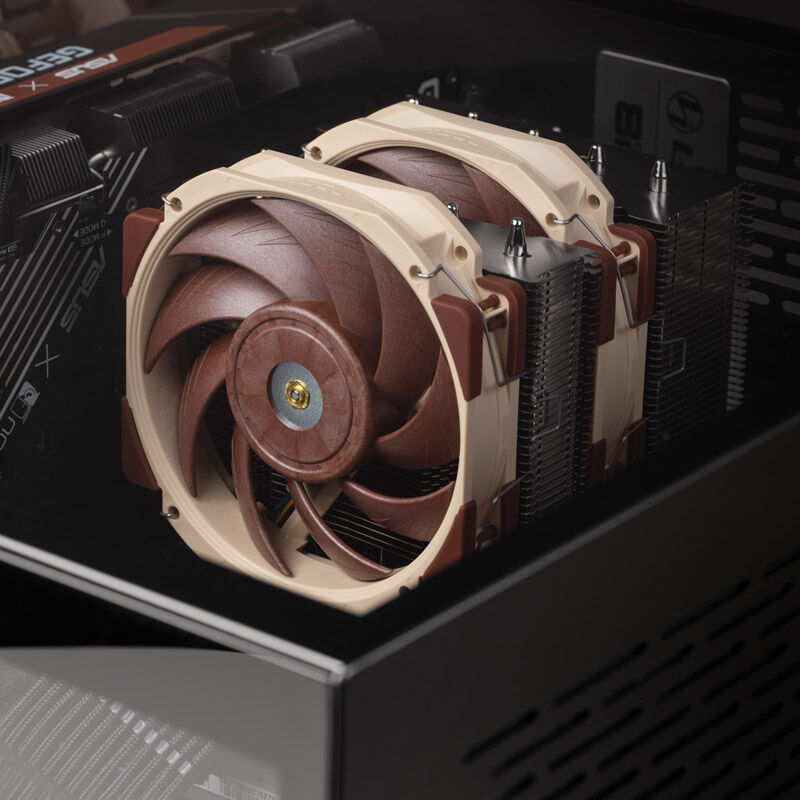 Noctua NH-D12L CPU-kjøler med pakkeinnhold