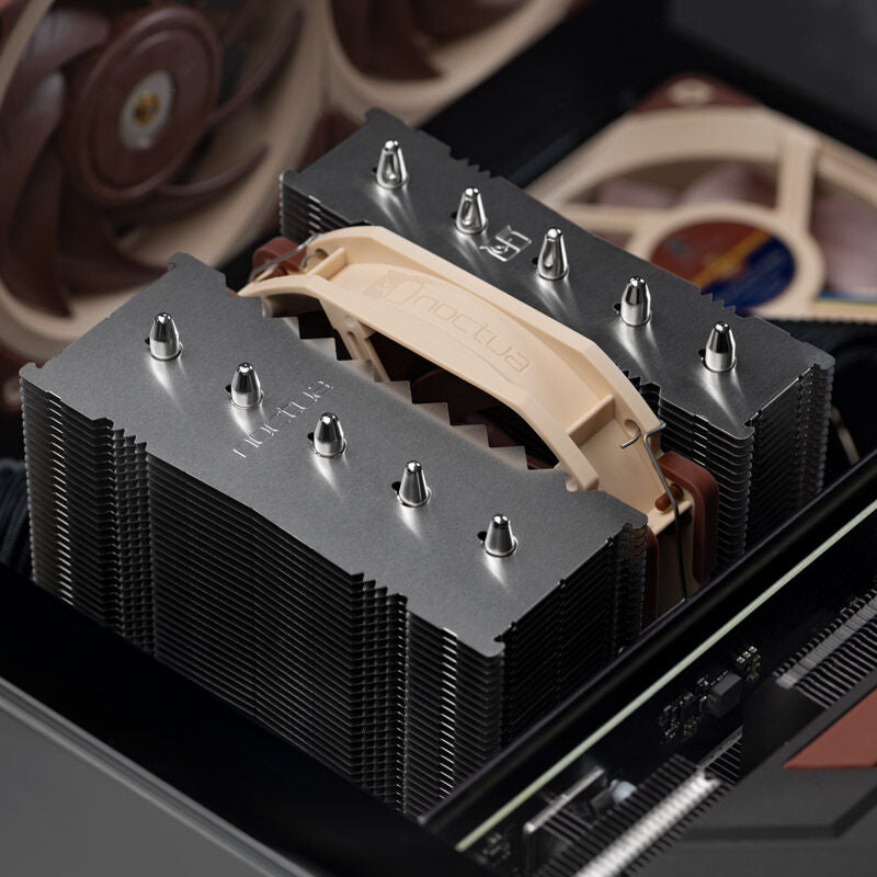 Sideprofil av Noctua NH-D12L CPU-kjøler