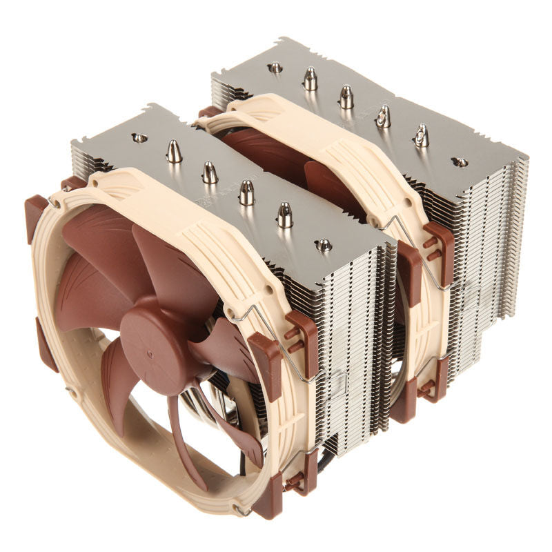 Noctua NH-D15 CPU-kjøler dobbelttårn montert i PC