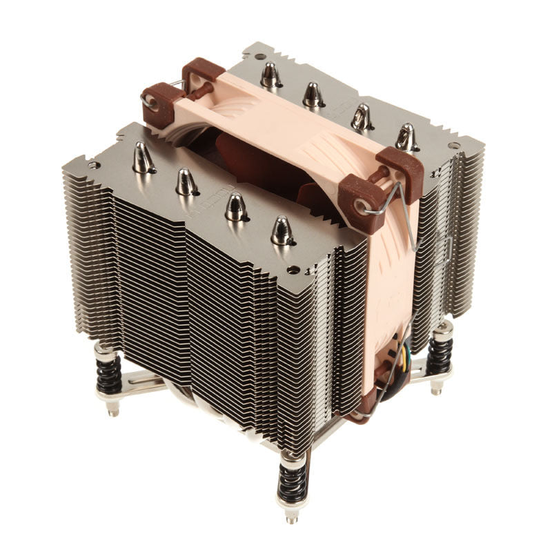 Noctua NH-D9DX i4 3U CPU-kjøler montert på hovedkort