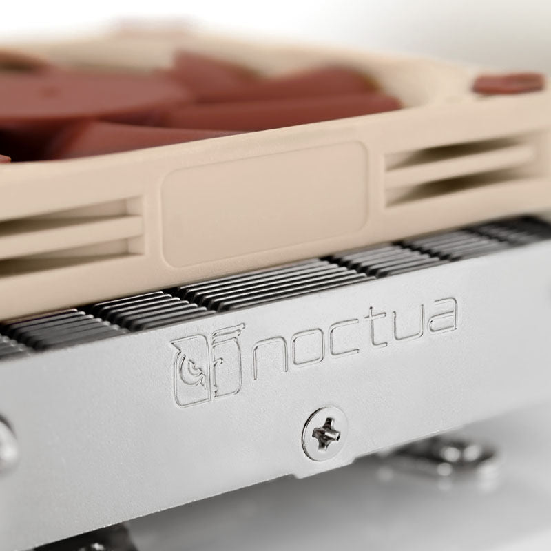 Nærbilde av Noctua NH-L9a-AM4 lavprofil CPU-kjøler kjøleribbe