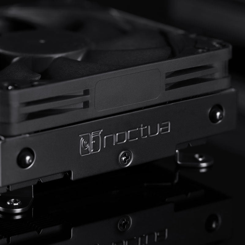 Noctua NH-L9i-17xx chromax.black montert på hovedkort