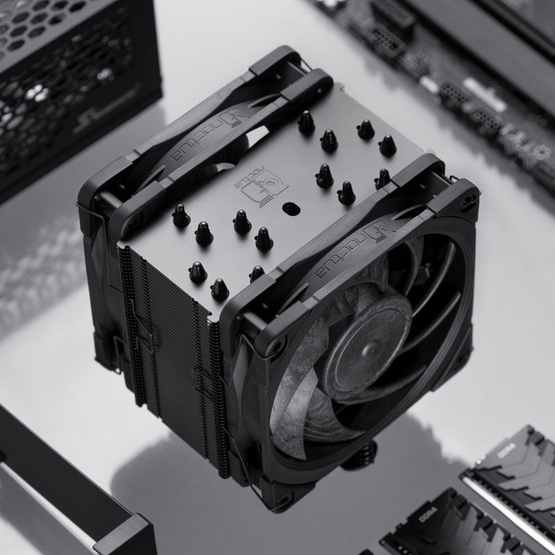 Nærbilde av vifte på Noctua NH-U12A chromax.black