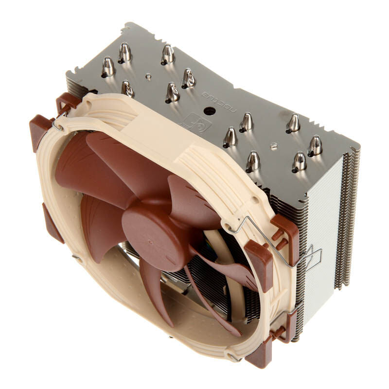 Detalj av Noctua NH-U14S CPU-kjøler heatpipes
