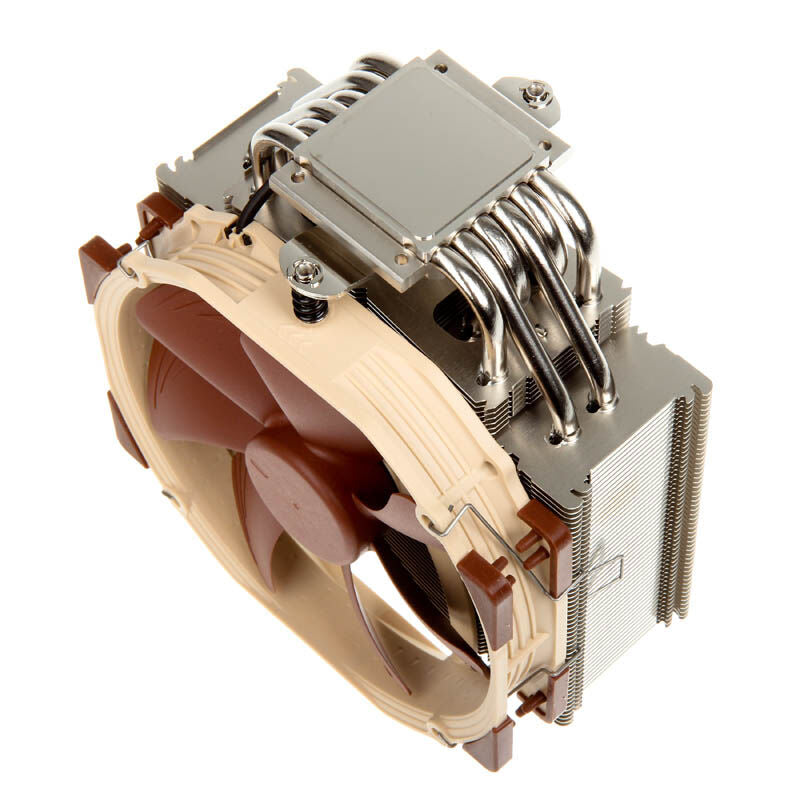 Montert Noctua NH-U14S CPU-kjøler i PC