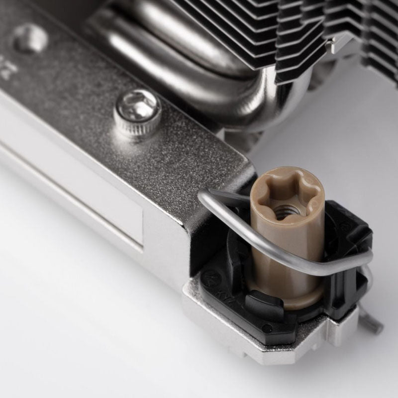 Detalj av Noctua U14S DX-4677 CPU-kjøler vifte