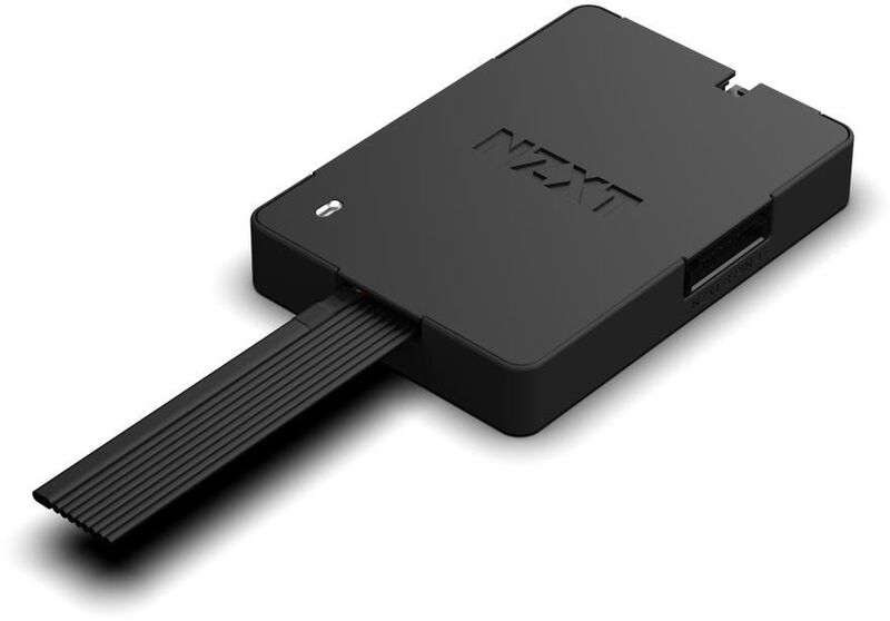 Nærbilde av tilkoblinger på NZXT Control Hub RGB- og viftestyring