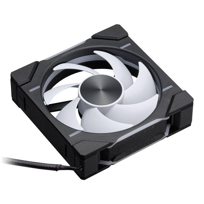 PHANTEKS D30 PWM D-RGB vifte 120 mm svart montert i PC