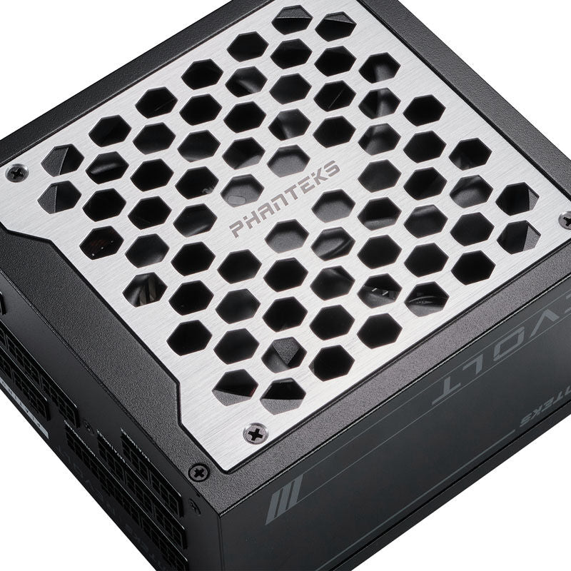 Nærbilde av Phanteks Revolt 1200W strømforsyning kabeltilkoblinger