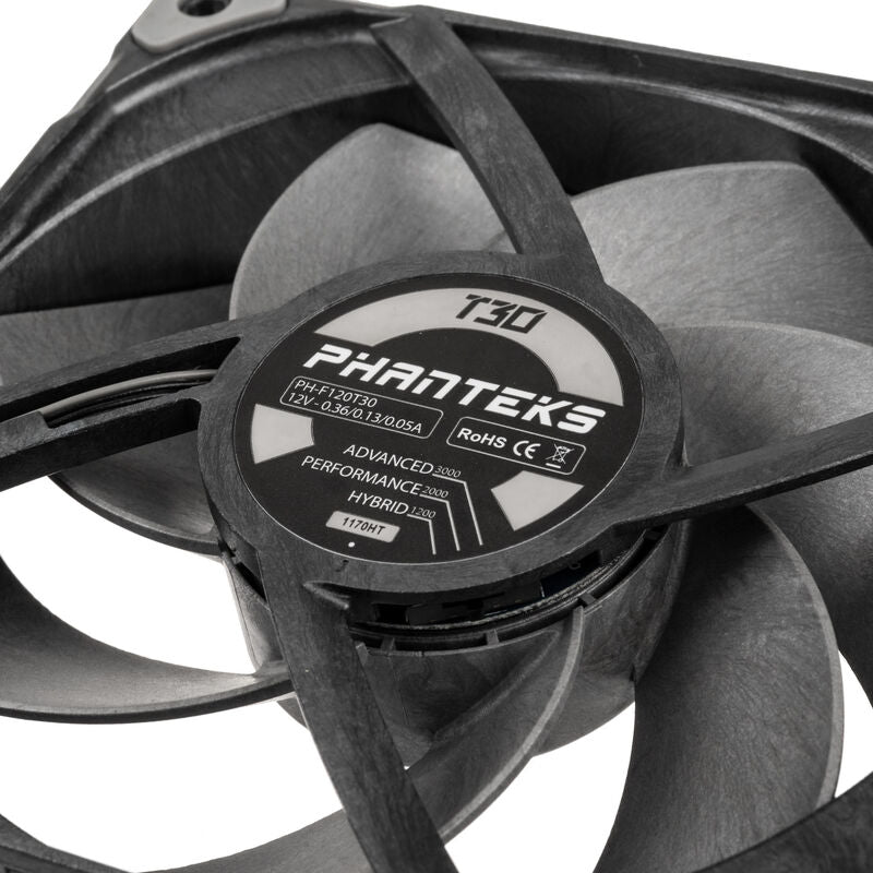 Phanteks T30 PWM vifte 120 mm 3000 RPM svart montert i PC