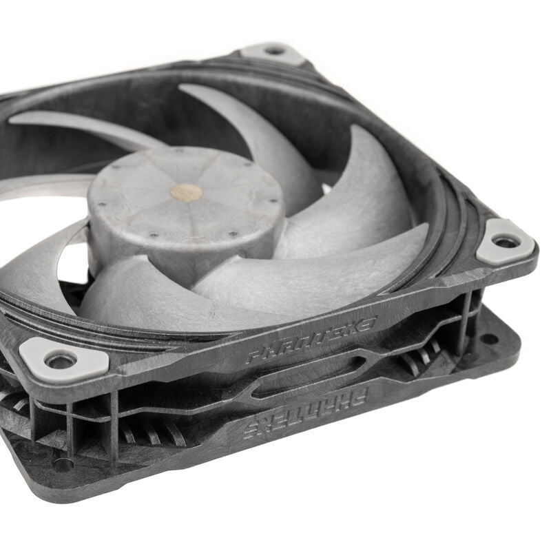 PHANTEKS T30 PWM vifte 120 mm 3-pakning svart montert i PC