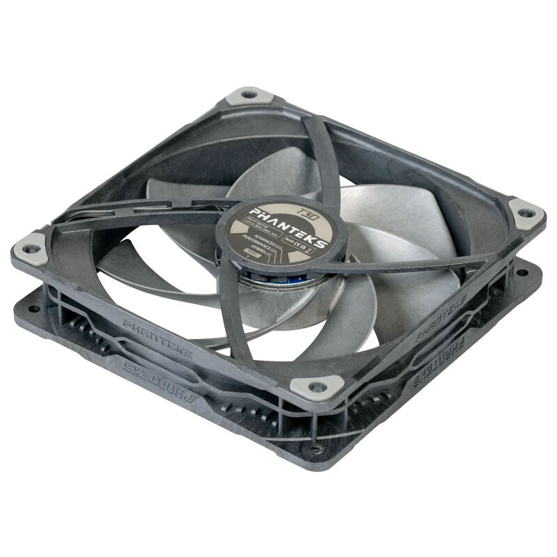 Montert Phanteks T30 PWM vifte 140 mm i PC-kabinett
