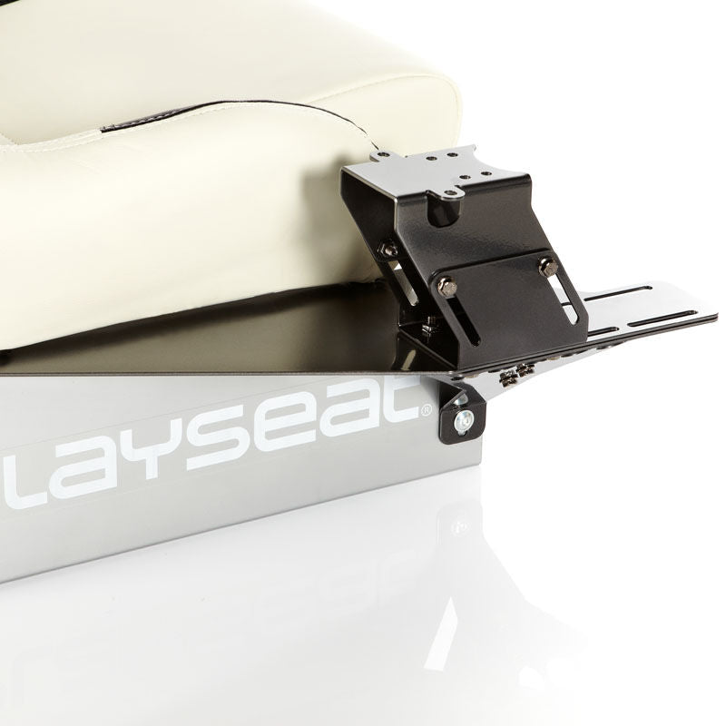 Detalj av Playseat Pro girholdermontering svart rustfritt stål