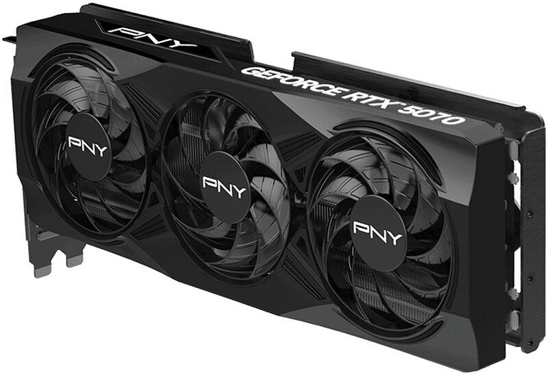 Nærbilde av PNY GeForce RTX 5070 OC Edition grafikkort kjølesystem