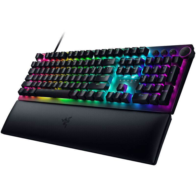 Razer Basilisk V3 gamingmus montert på musematte