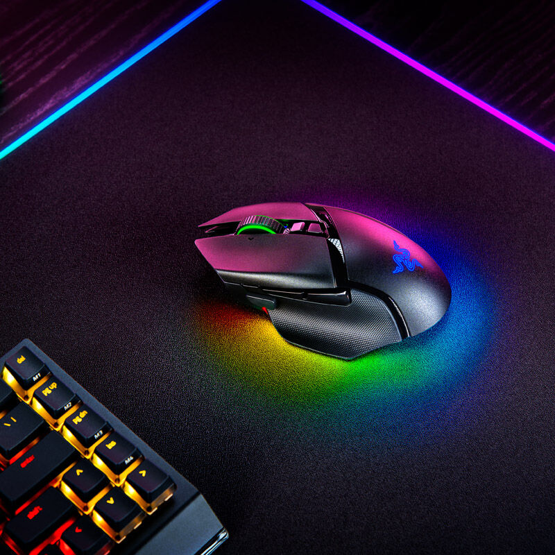 Razer Basilisk V3 Pro gamingmus 30K DPI RGB svart med RGB-belysning aktivert