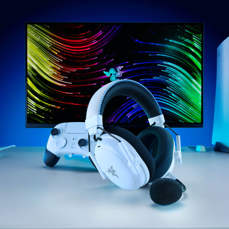 Detalj av stoff og kunstlær på Razer BlackShark V3 Pro trådløst gamingheadset for PlayStation hvit