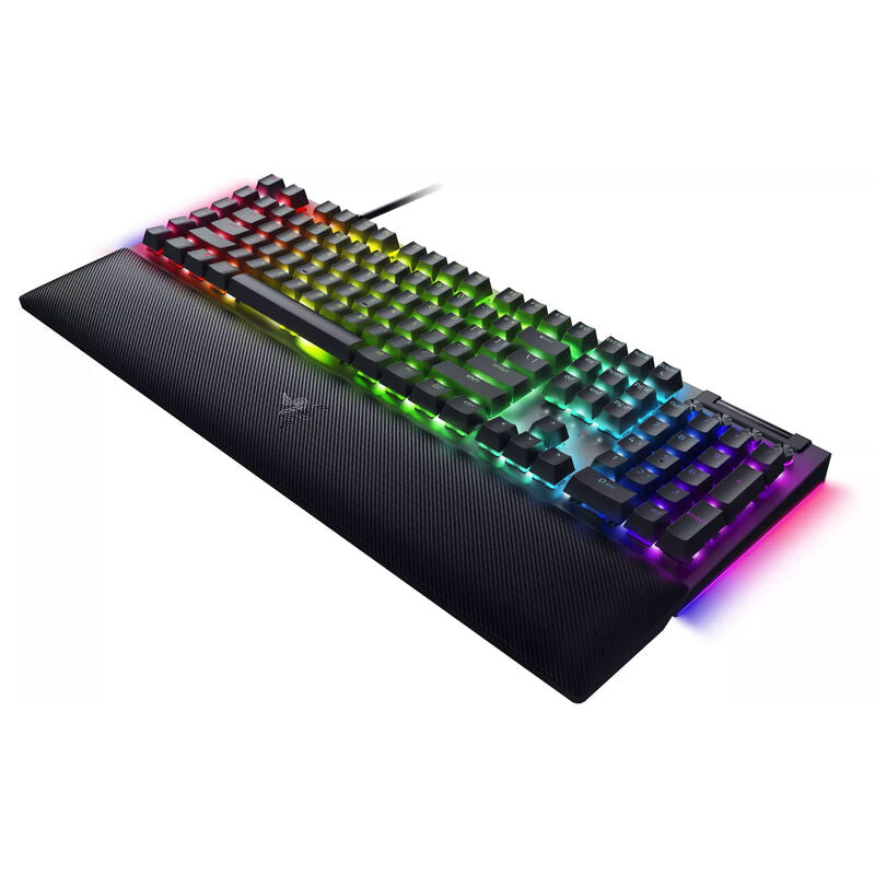 Razer BlackWidow V4 gamingtastatur mekanisk Green Switch svart montert på skrivebord